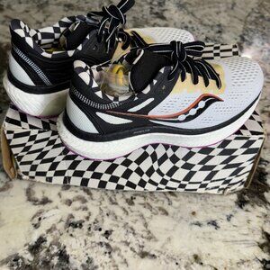 Saucony‎ Hurricane 23